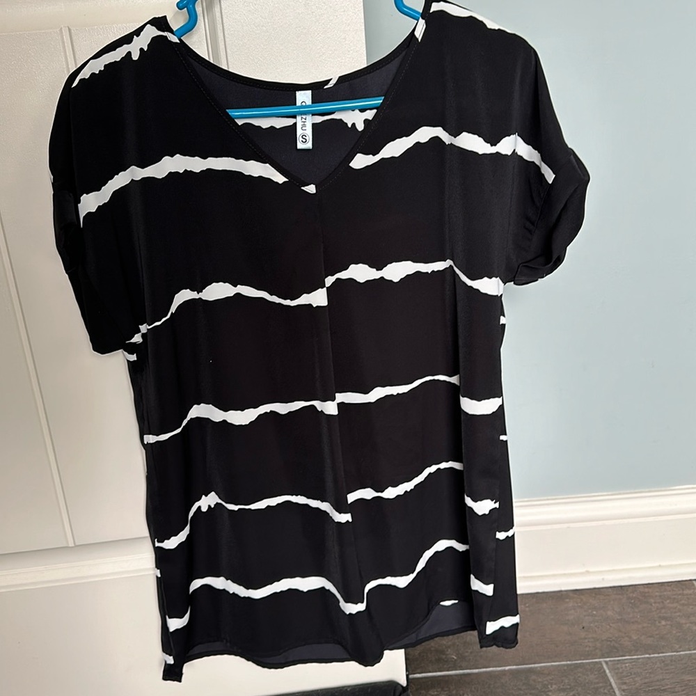 Black and white short sleeve blouse